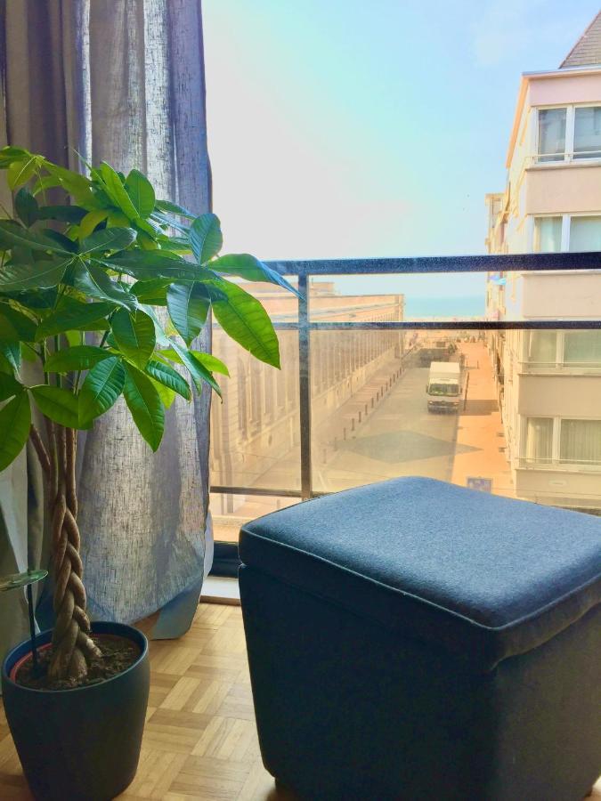 Rustig Appartement Met Zeezicht Dicht Bij Het Centrum Ostenda Esterno foto