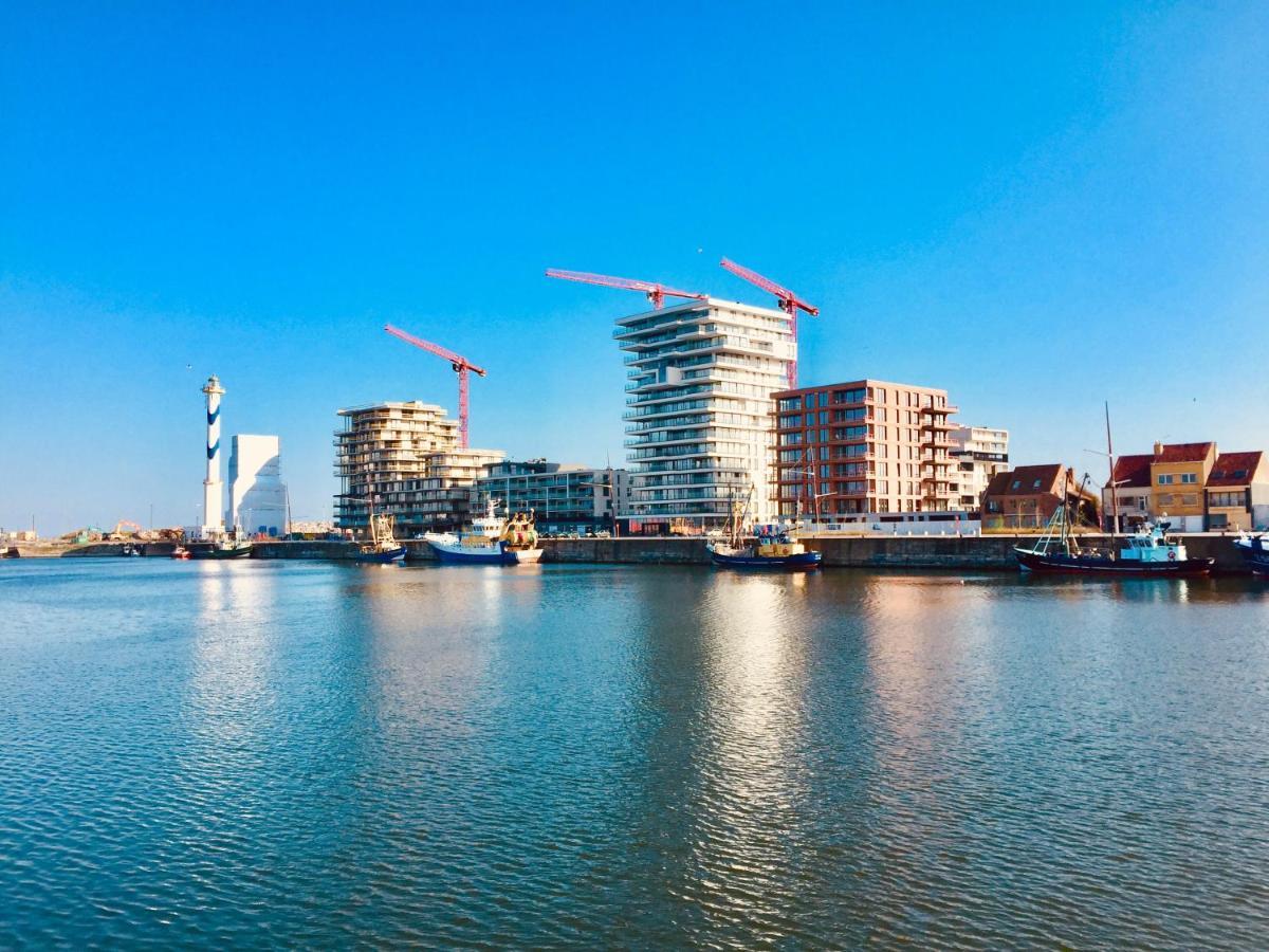 Rustig Appartement Met Zeezicht Dicht Bij Het Centrum Ostenda Esterno foto