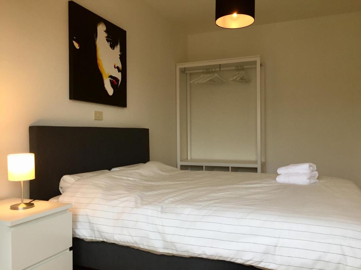Rustig Appartement Met Zeezicht Dicht Bij Het Centrum Ostenda Esterno foto