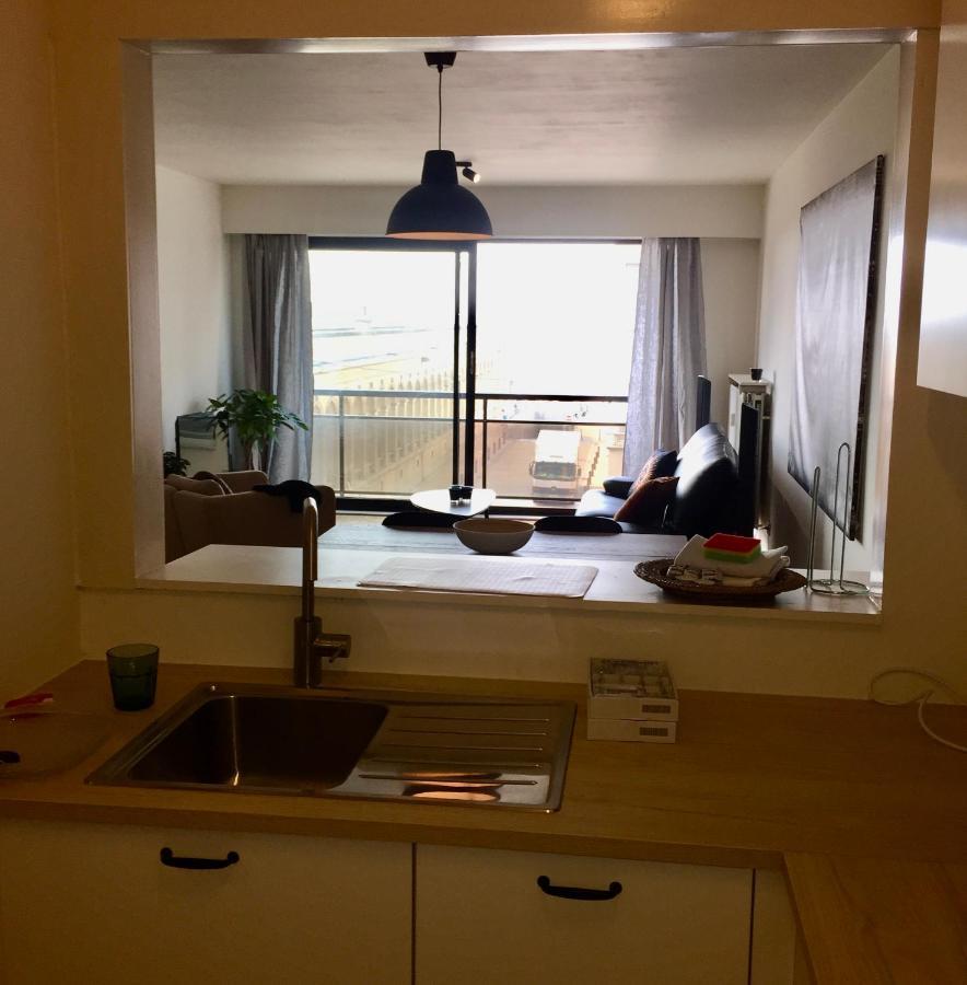 Rustig Appartement Met Zeezicht Dicht Bij Het Centrum Ostenda Esterno foto